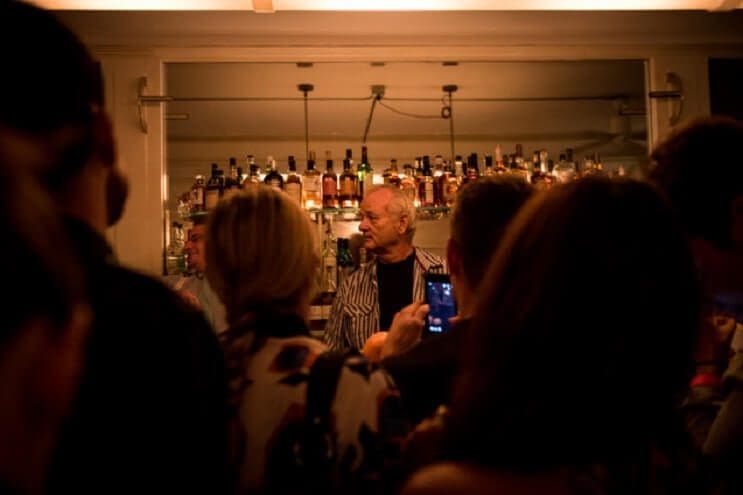 Bill Murray dejó la actuación por el bartending….. porque es Bill Murray