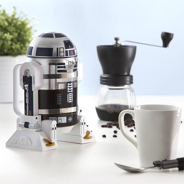 Esta cafetera de R2-D2 promete darte La Fuerza necesaria a tus mañanas