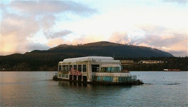 Este McDonald´s flotante fue abandonado y alguna vez estuvo considerado como uno de los favoritos