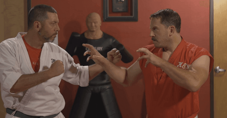 Experto en artes marciales realiza 100 golpes en un segundo