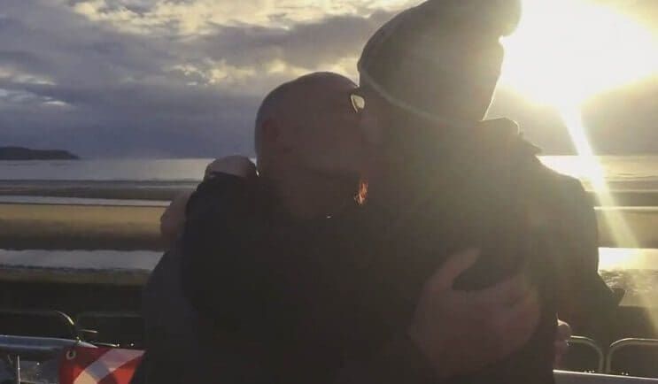 Joven de 18 años se compromete con señor de 60 y abre la polémica sobre la edad, el amor y el matrimonio