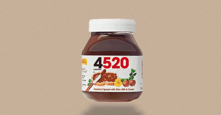 Logos de conocidas comidas rediseñados con la cantidad de calorías que tienen