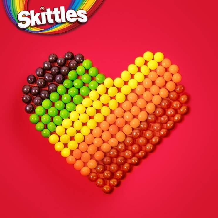 Skittles regala su arcoíris por las celebraciones del Día Internacional del Orgullo Gay