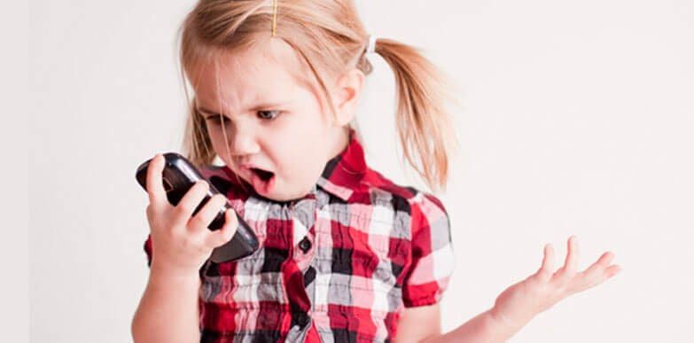 Tiene 18 años y está demandando a sus padres por las fotos que colgaron de su infancia en Internet