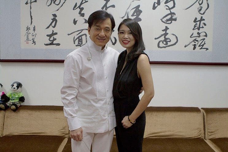 Un retrato de Jackie Chan hecho con palitos chinos
