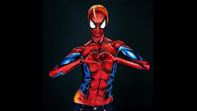 Alucinantes body painting creados por una fanática del cosplay