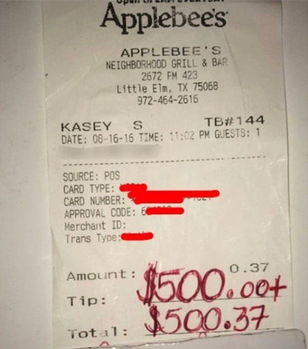 Mesero recibe insólita propina de $500 dólares por una gran acción